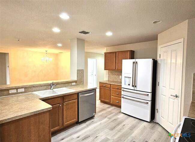 5509 Columbia Dr Schertz, TX 78108 photo 4