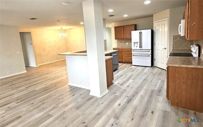 5509 Columbia Dr Schertz, TX 78108 photo 3