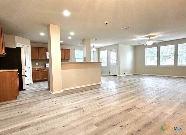 5509 Columbia Dr Schertz, TX 78108 photo 2