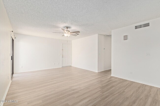 8714 West Amelia Avenue, Phoenix, AZ 85037 photo 4