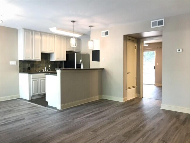500 E Riverside Dr Austin, TX 78704 photo 3