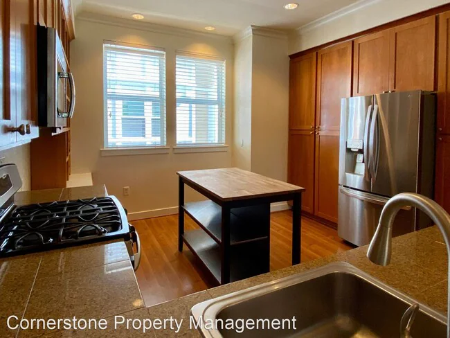 107 Cahill Park Dr photo 3