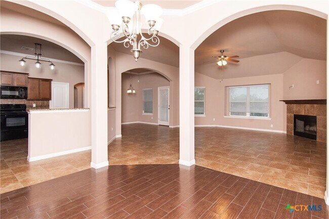 704 W Gemini Ln Killeen, TX 76542 photo 4
