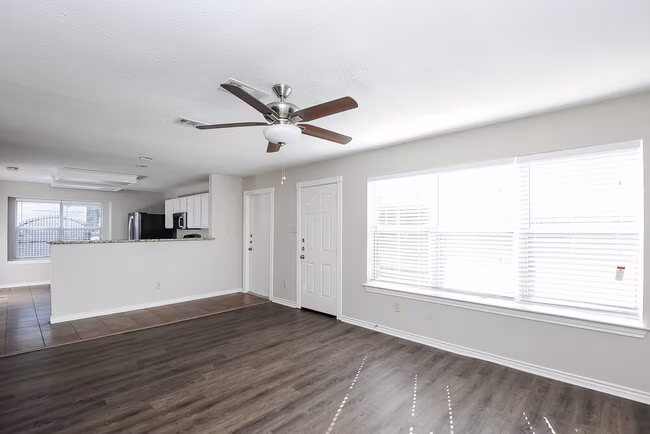 720 Finley St Cedar Hill, TX 75104 photo 5