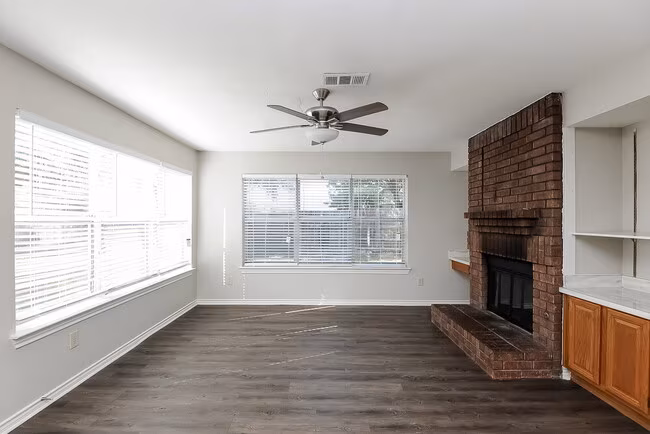 720 Finley St Cedar Hill, TX 75104 photo 4