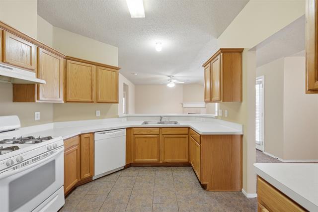 1410 Deville Circle, Garland, TX 75043 photo 4