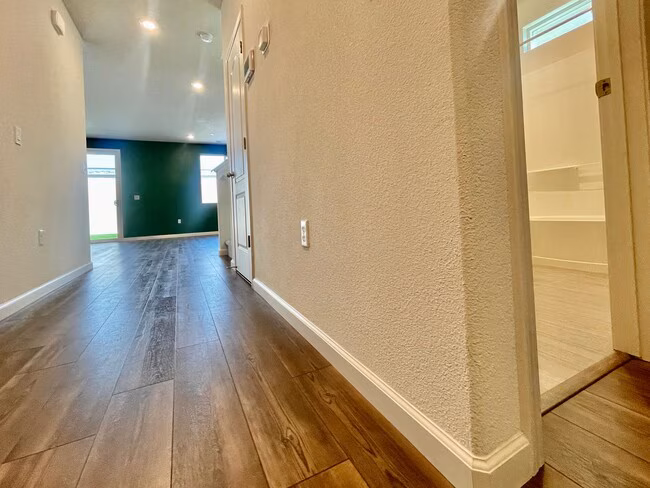 Beautiful 4bed / 3Bath photo 2