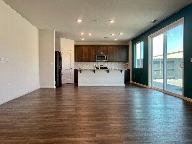 Beautiful 4bed / 3Bath photo 5