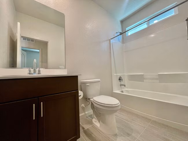 Beautiful 4bed / 3Bath photo 3