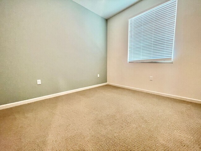 Beautiful 4bed / 3Bath photo 4