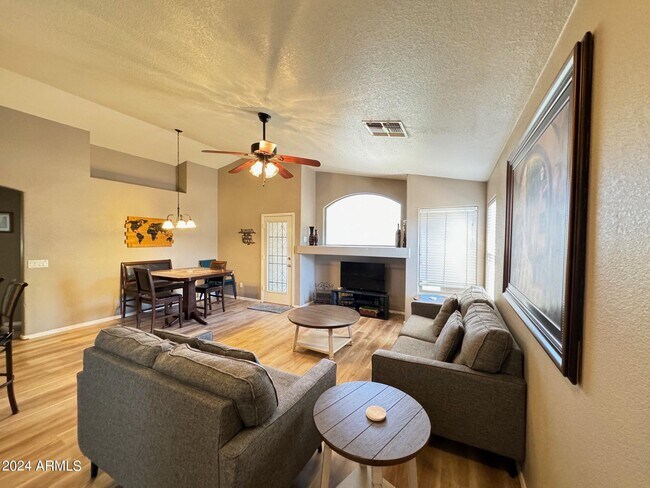 13314 W Mauna Loa Ln Surprise, AZ 85379 photo 4