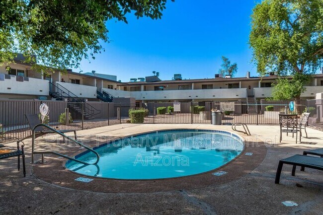 810 E Colter St Phoenix, AZ 85014 photo 2