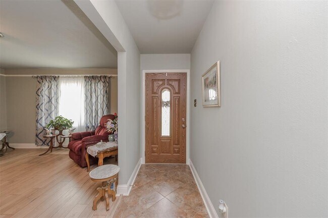 2109 Barbell Lane, Fort Worth, TX 76111 photo 5
