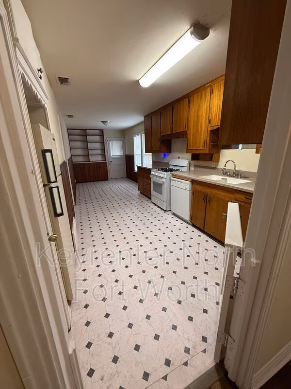 3770 Wayside Ave Fort Worth, TX 76110 photo 4