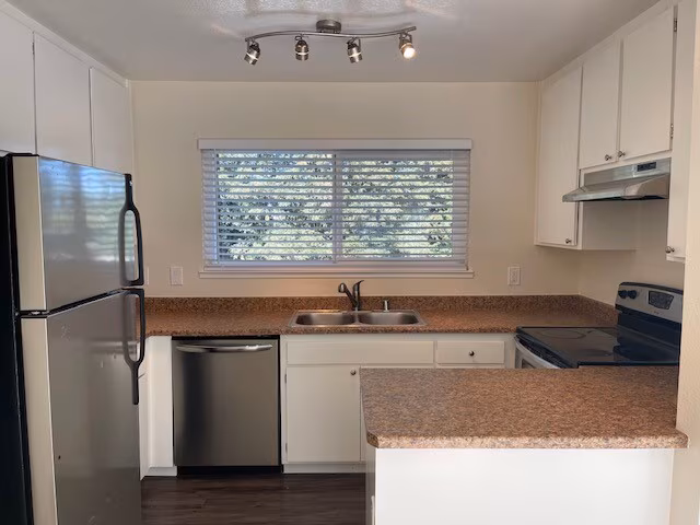 Cedarwood Apartments photo 2