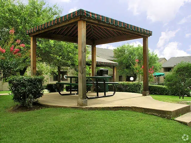 Cedar Bend Apartments photo 4