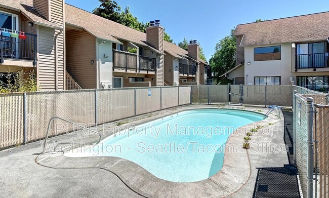 12434 Ambaum Blvd SW photo 2