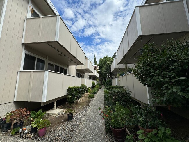 1898 Meridian Ave San Jose, CA 95125 photo 2