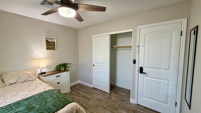 3757 W Joan De Arc Ave Phoenix, AZ 85029 photo 2
