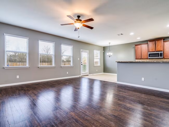 216 Isabel Ln Kyle, TX 78640 photo 4