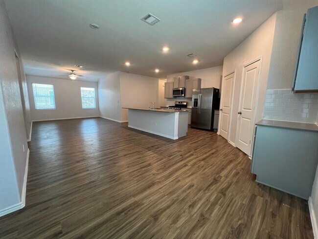 132 Vintage Dr San Marcos, TX 78666 photo 2
