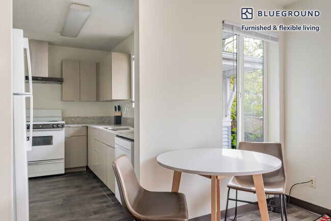 4750 21st Ave NE Seattle, WA 98105 photo 4