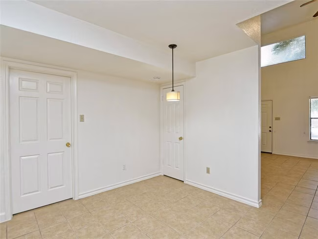 803 Valley View Drive, Pflugerville, TX 78660 photo 5