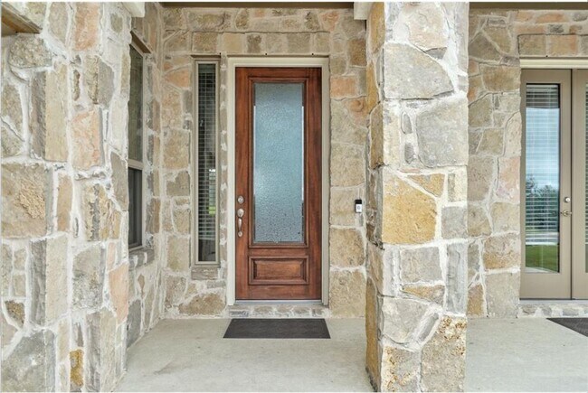 5310 Scenic Lake Dr Georgetown, TX 78626 photo 4