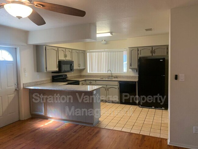 1538 E Mcnair Dr photo 5
