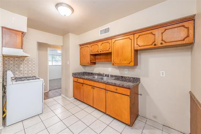 1816 E Tucker Blvd Arlington, TX 76010 photo 4