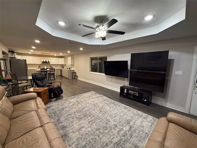3315 Parvia Avenue, Dallas, TX 75212 photo 2