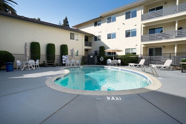Arlington Apartments photo 4