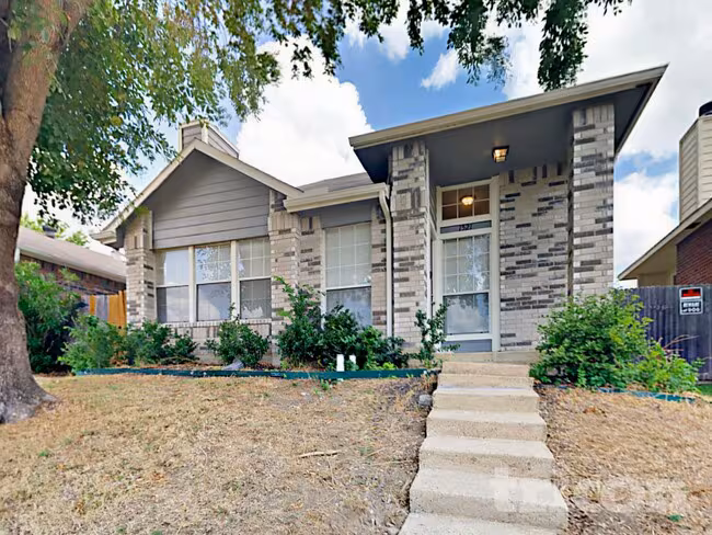 1521 Savannah St Mesquite, TX 75149 photo 2