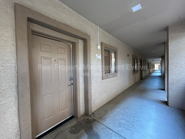 920 E Devonshire Ave Phoenix, AZ 85014 photo 3