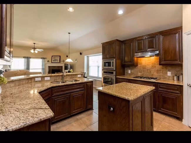 897 Witherby Lane, Lewisville, TX 75067 photo 4