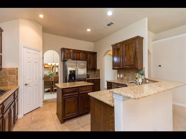897 Witherby Lane, Lewisville, TX 75067 photo 3
