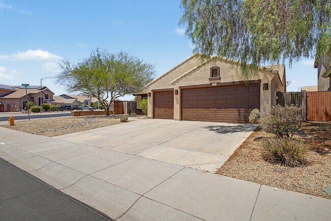 15652 W Durango St Goodyear, AZ 85338 photo 3
