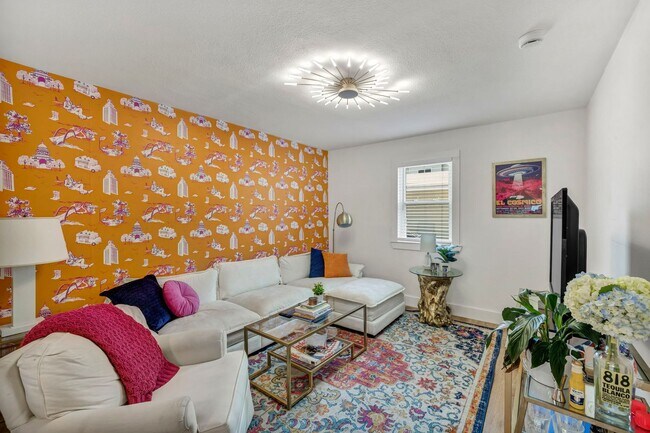 701 Harris Ave Austin, TX 78705 photo 4