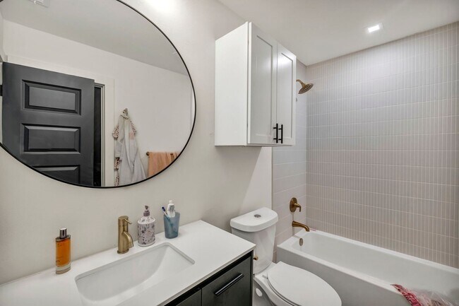 701 Harris Ave Austin, TX 78705 photo 5