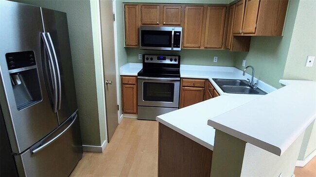 2450 Wickersham Ln Austin, TX 78741 photo 2
