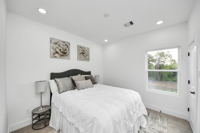 2434 Harrington Street, Houston, TX 77026 photo 5