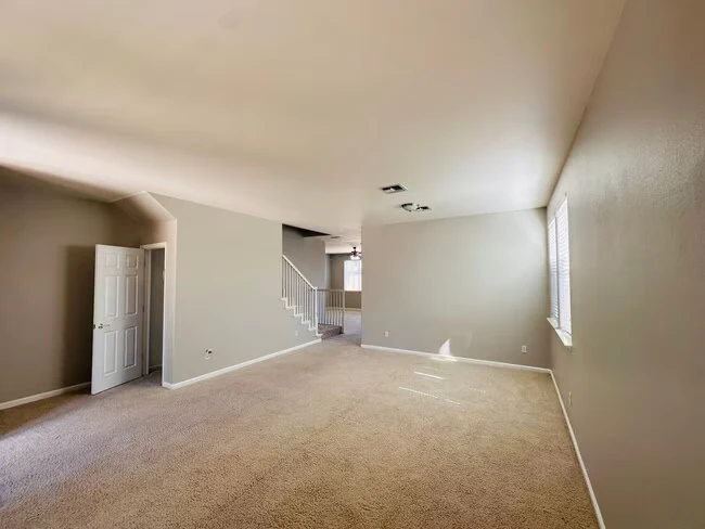 2403 Clemente Ln Tracy, CA 95377 photo 2