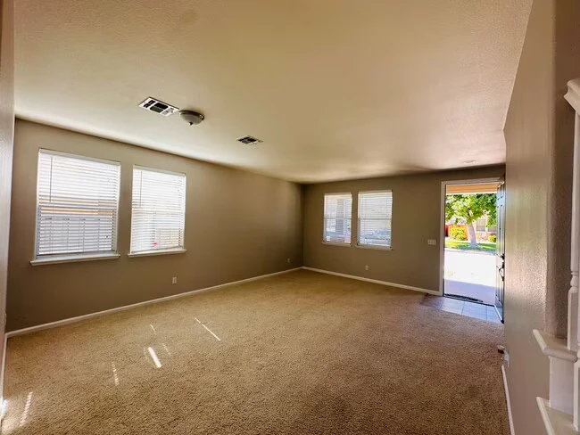 2403 Clemente Ln Tracy, CA 95377 photo 4