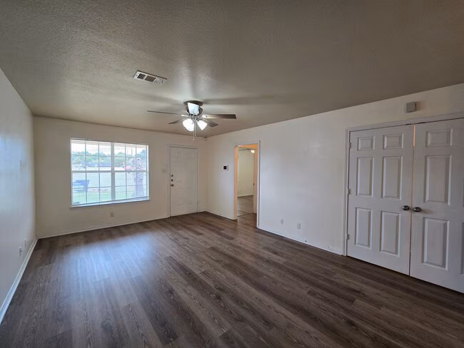1500 Golden Eagle Ct Killeen, TX 76549 photo 2