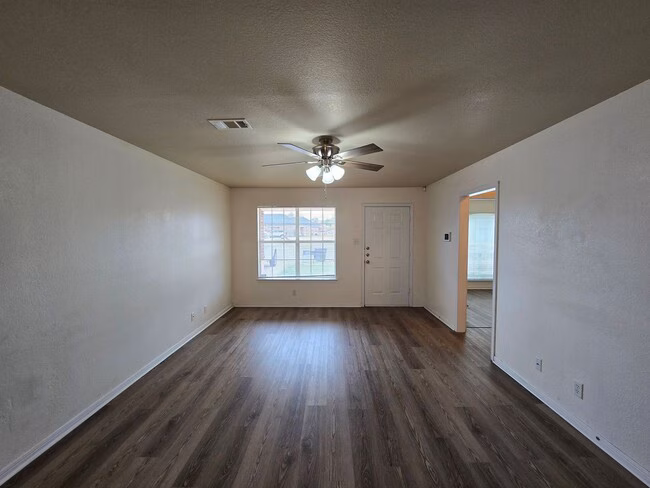 1500 Golden Eagle Ct Killeen, TX 76549 photo 3