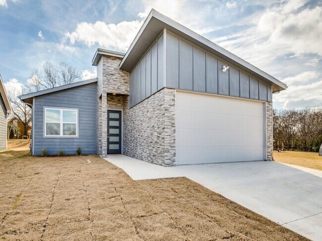 407 Scott Lane, Pilot Point, TX 76258 photo 3