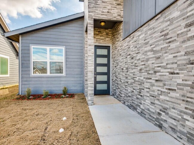 407 Scott Lane, Pilot Point, TX 76258 photo 4
