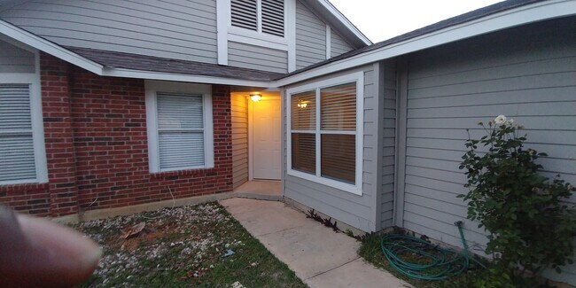 7729 Ridge Mist Dr San Antonio, TX 78239 photo 2