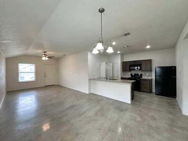 6111 Amelia Earhart Blvd Killeen, TX 76543 photo 4