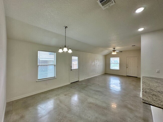 6111 Amelia Earhart Blvd Killeen, TX 76543 photo 5
